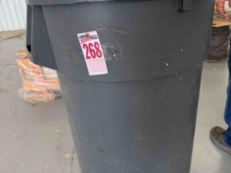 55-gallon-plastic-trash-can-image-1