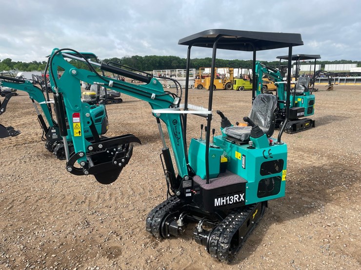 #2025-•-2026-cfg-mh13rx-mini-excavator-image-1