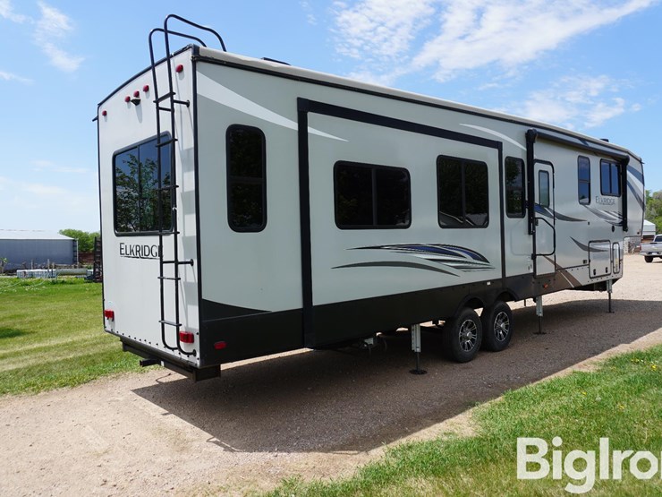 2021-heartland-elkridge-37bar-37'-camper-w/3-large-slide-outs-image-5
