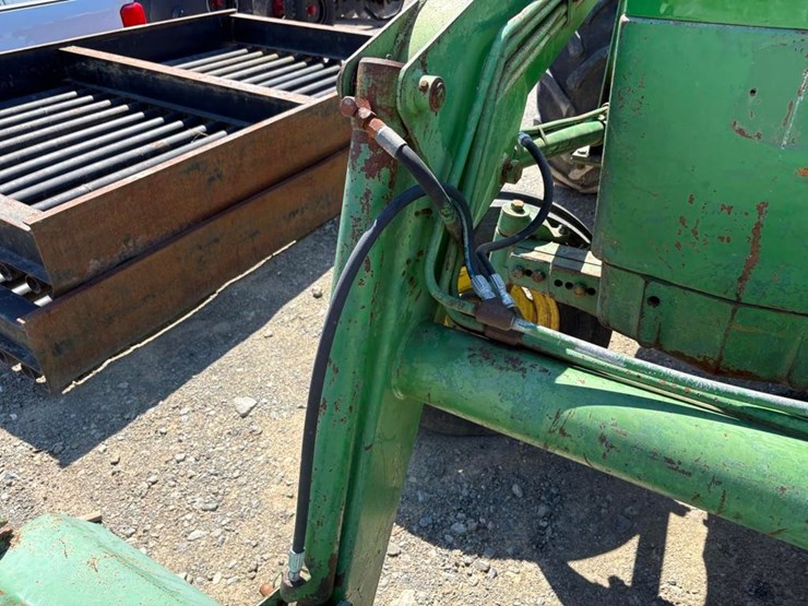 john-deere-2440-image-7
