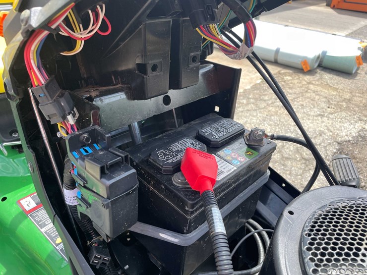 2021-john-deere-x350-image-13