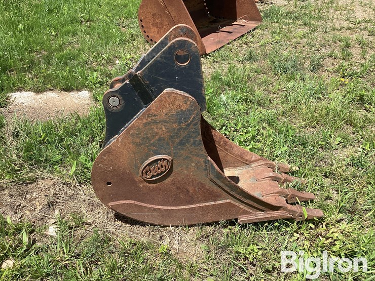 geith-580sn-18"-loader-backhoe-bucket-image-4
