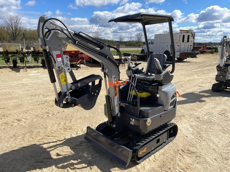 #1108-•-new-ats-me18-mini-excavator-image-1