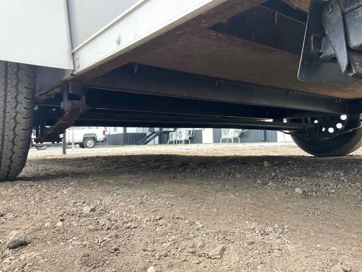 2024-haulin-31'-x-102"-image-23