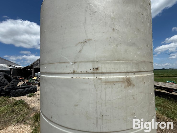 crown-rotational-molded-products-inc-5,500-gallon-vertical-tank-image-9