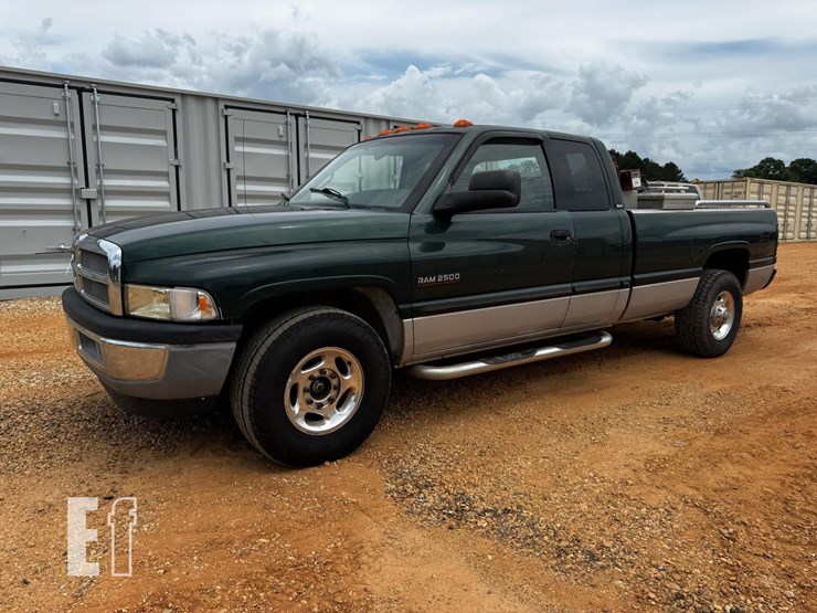 2001-dodge-2500-image-1