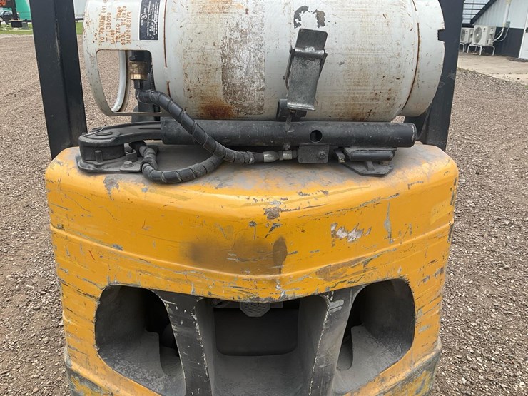 #1359-•-2010-yale-forklift-image-10