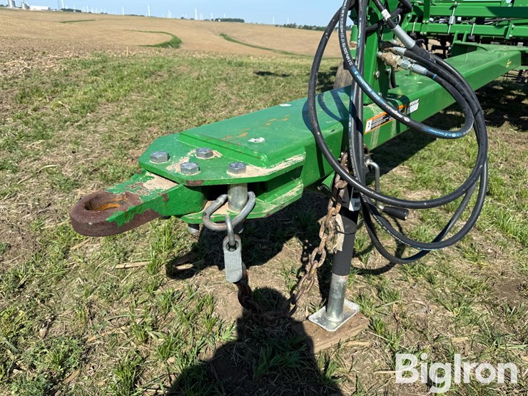 2014-john-deere-2210-image-9