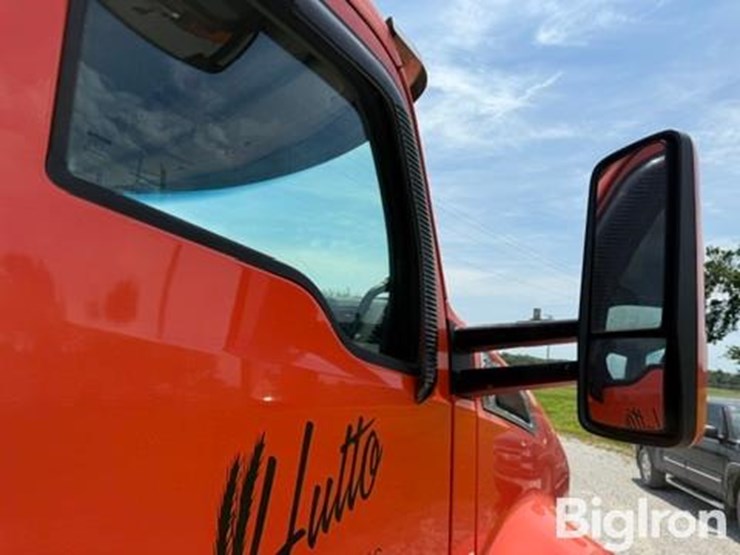 2016-kenworth-t680-image-19