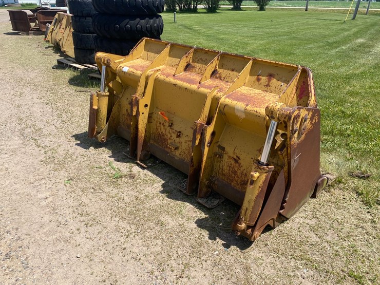 #7075-•-88"-4-in-1-loader-backhoe-bucket-(deerbrook,-wi)-image-6