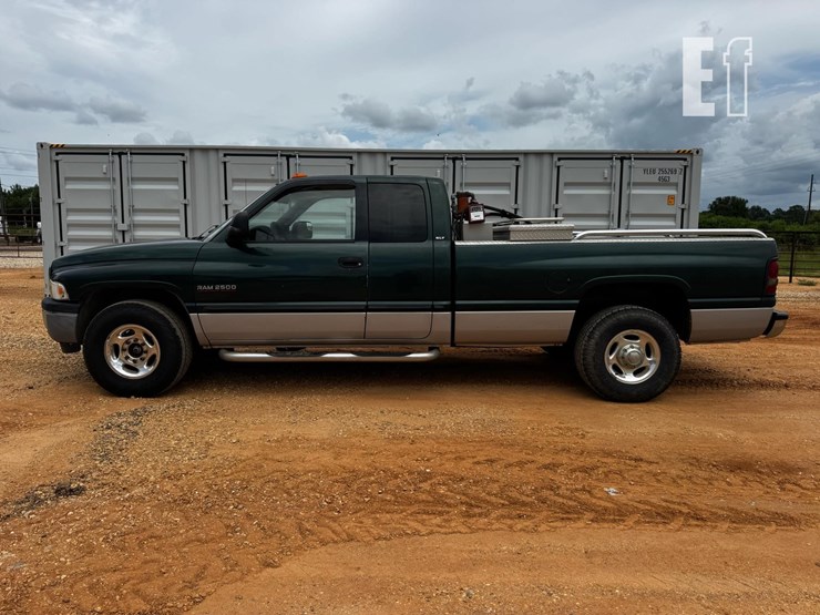 2001-dodge-2500-image-2