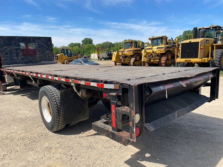 2001-freightliner-fl70-image-20
