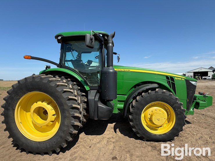 2012-john-deere-8285r-image-4