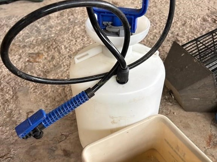 hand-sprayer-&-broadcaster.-weed-killer-image-3