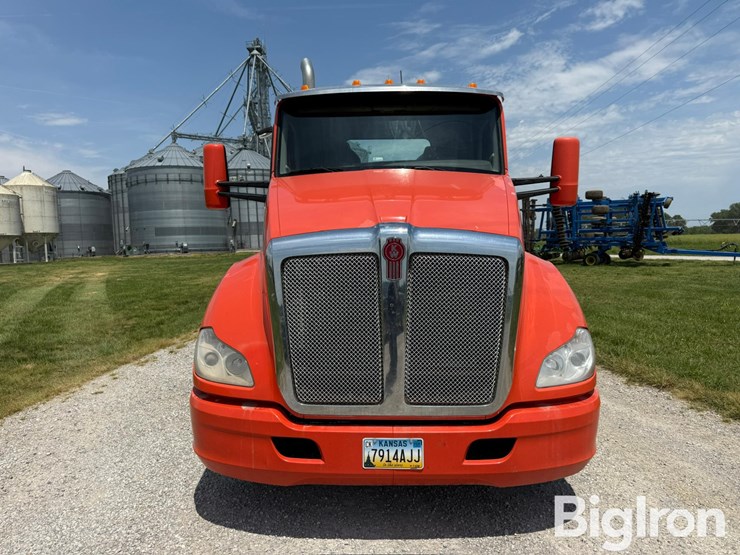 2016-kenworth-t680-image-2