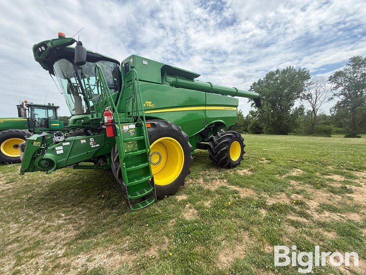 2020-john-deere-s790-image-8