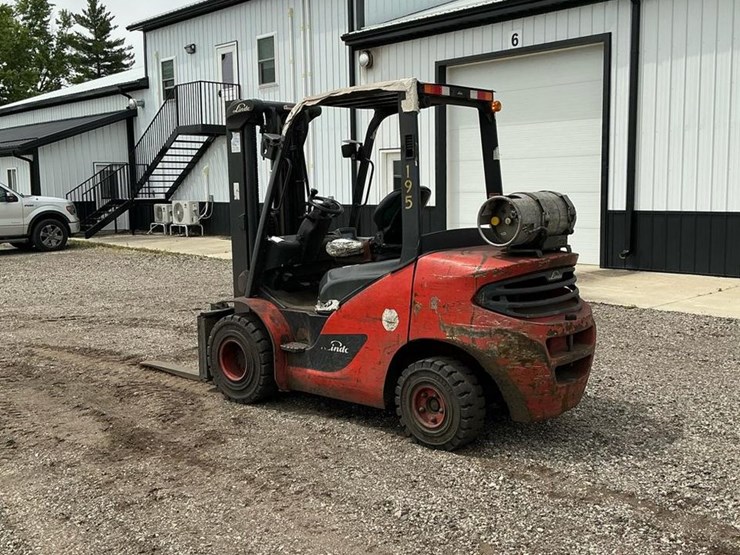 #1363-•-2017-linde-ht30t-forklift-image-3