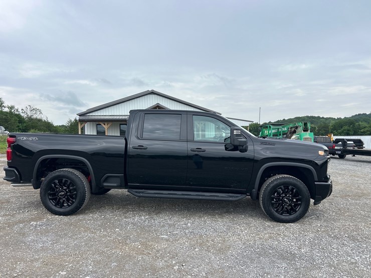 2026-chevrolet-2500hd-image-3