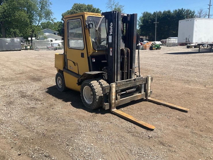 #1377-•-1997-yale-gdp100-forklift-image-11
