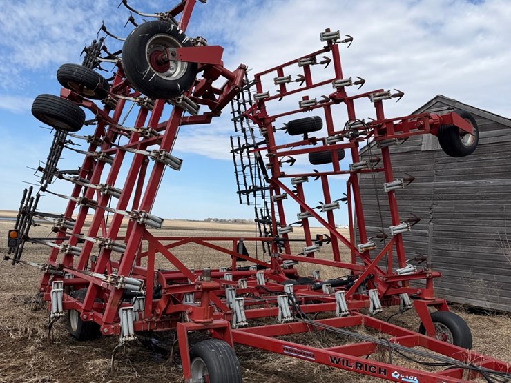 wilrich-47’-quad-5--field-cultivator,-tri-fold,-double-spring-shanks,-nice-shape,-￼note:-top-is-not-folded-down-in-photos,-but-will-image-1