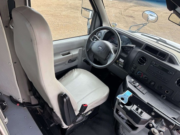 2018-ford-e350-image-14