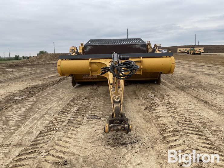2020-deere-2412e-image-2