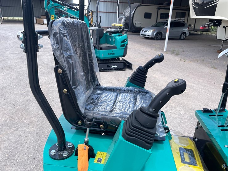 #2653-•-unused-cfg-mini-excavator-image-32