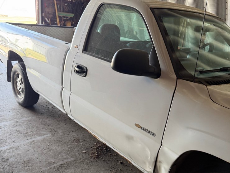 2002-chevy-1/2-ton-long-box-2wd-pickup,-6-cyl-gas,-automatic-transmission-image-6