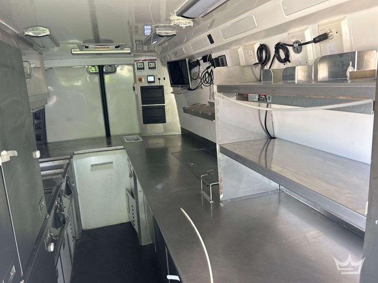 2021-mercedes-benz-sprinter-4500-image-17