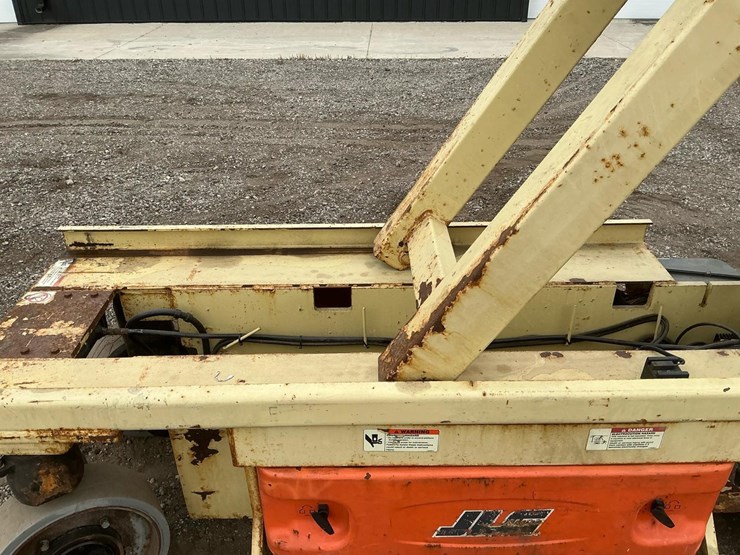 2005-jlg-2030es-image-32