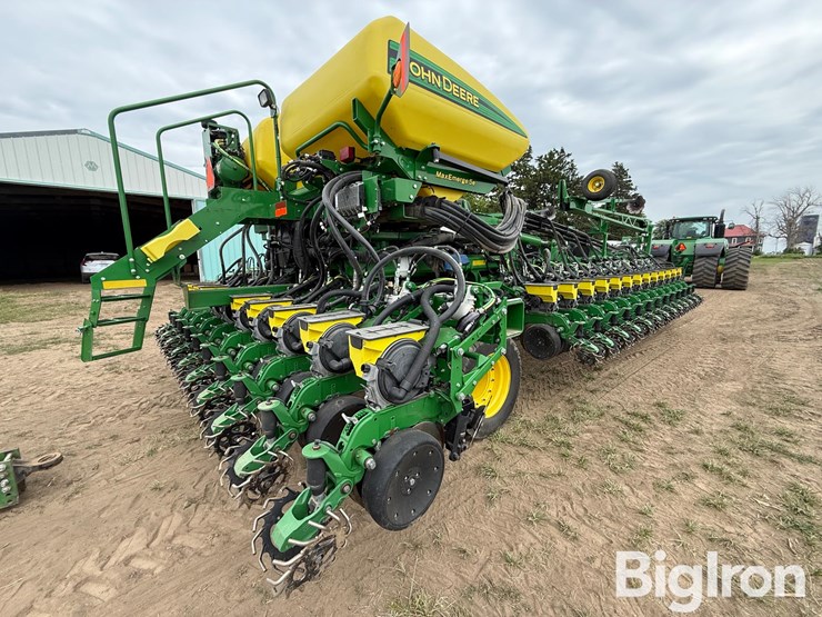 2018-john-deere-db60-image-5