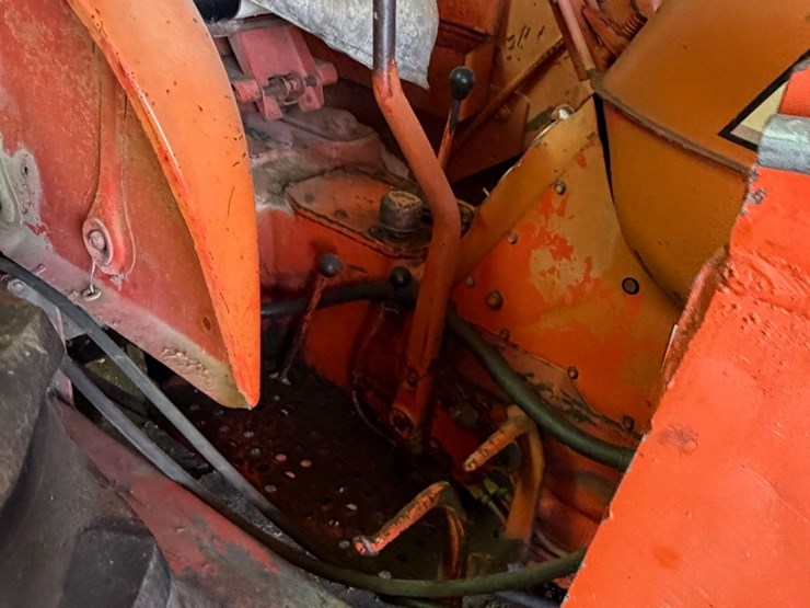 d-17-allis-chalmers-with-loader,-7,654-hrs-image-9