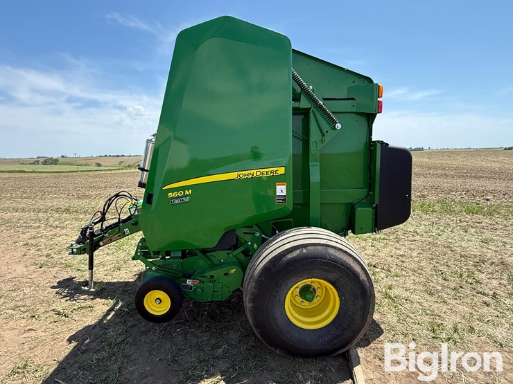 2022-john-deere-560m-image-8