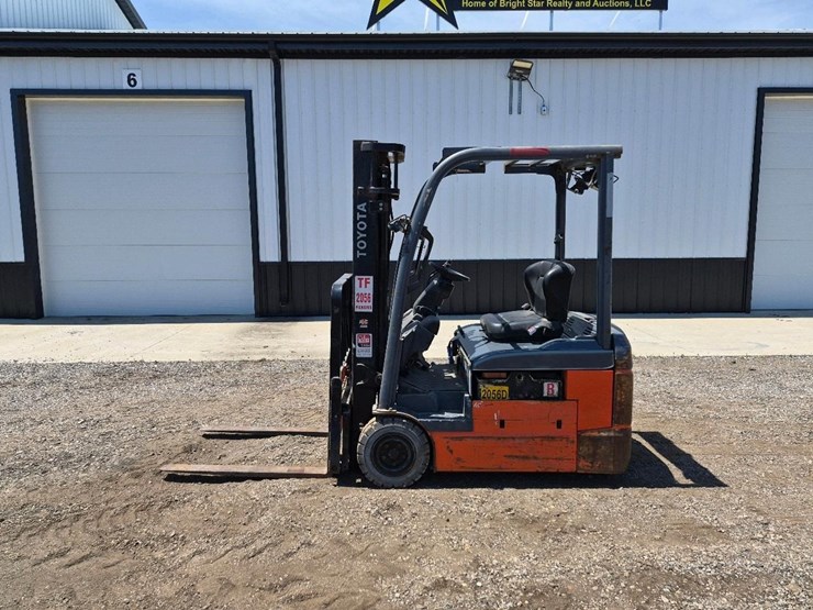 #1374-•-2021-toyota-8fbe18u-forklift-image-2