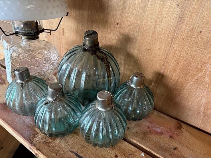 oil-lamp-&-glass-balls-image-3