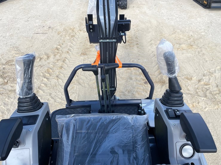 #1107-•-new-ats-me18-mini-excavator-image-6