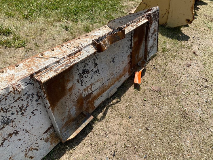 #7077-•-72"-skid-steer-bucket-(deerbrook,-wi)-image-15