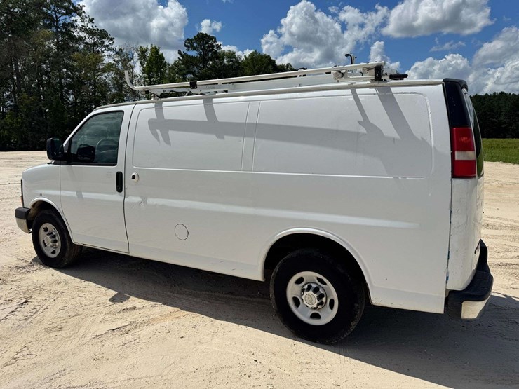 2014-chevrolet-express-g2500-image-4