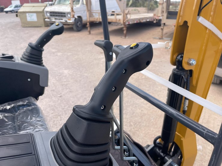 #2663-•-unused-cfg-mini-excavator-image-36