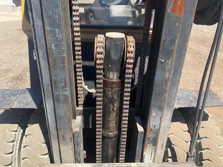 #1377-•-1997-yale-gdp100-forklift-image-21
