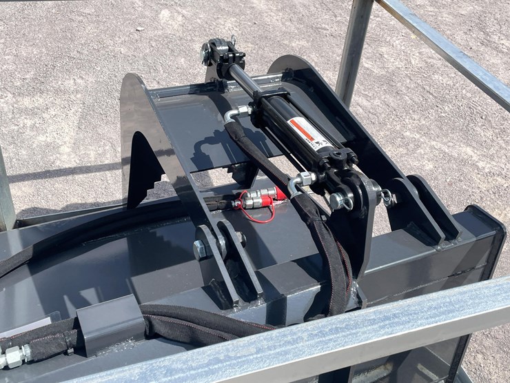 #2762-•-unused-2026-wolverine-skid-steer-grapple-bucket-attachment-image-9