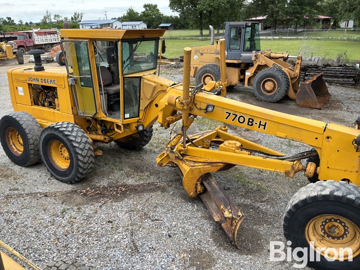 1992-deere-770bh-image-4