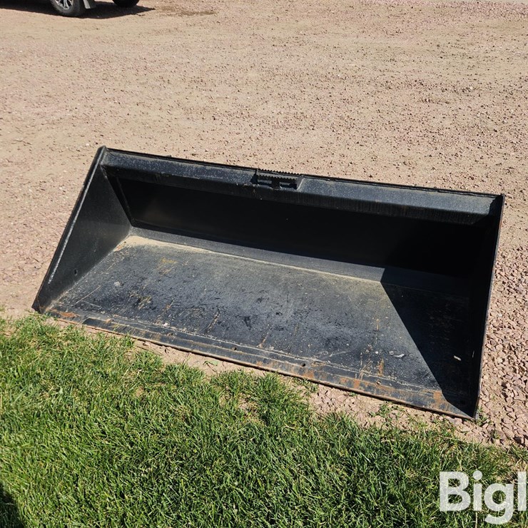2025 72" Skid Steer Bucket