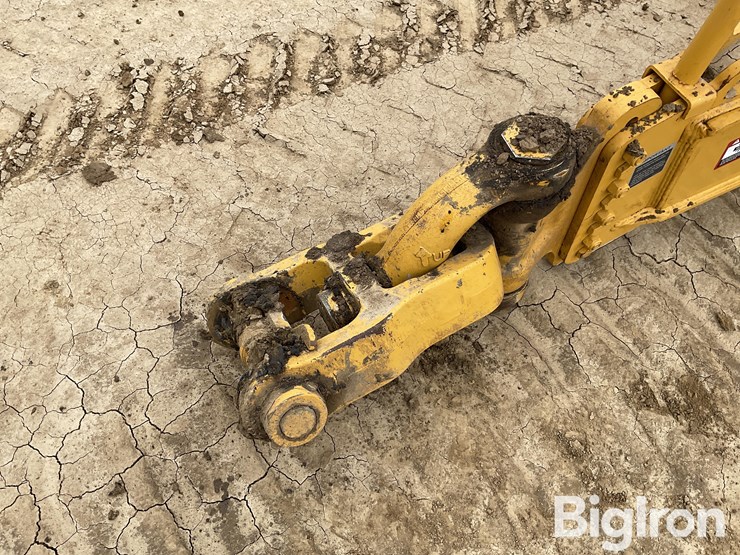 2020-deere-2412e-image-12