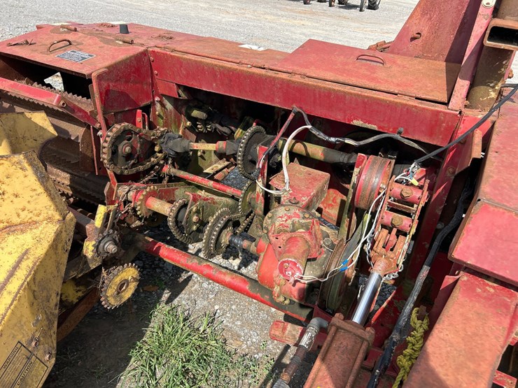 new-holland-782-image-8