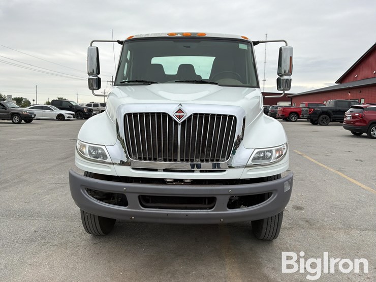 2019-international-4300-sba-image-2