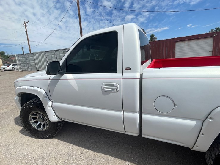 #212-•-2001-chevrolet-silverado-pickup-truck-(has-a-nm-title-image-52
