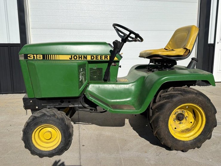 john-deere-318-image-1