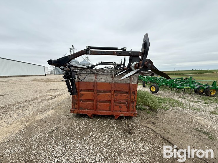 hawkins-12-row-corn-head-crop-sweeper/reel-image-4