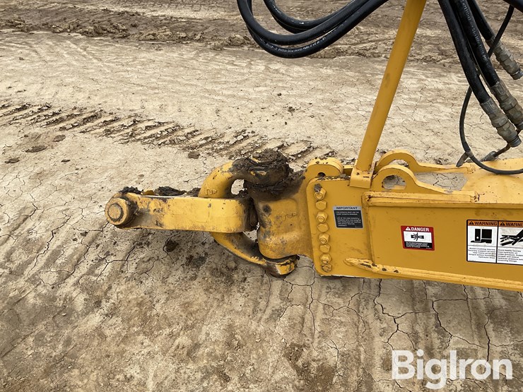2020-deere-2412e-image-11